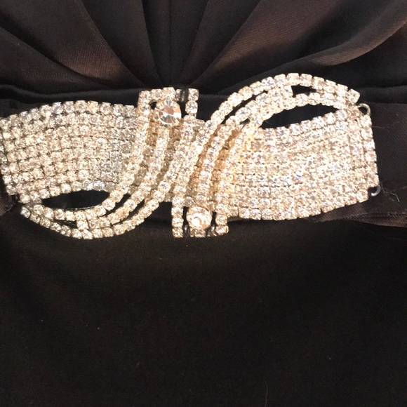 Gown - Picture 4 of 5